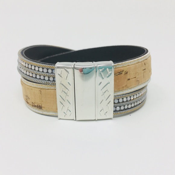 NWT Brown wrap bracelet with magnetic closure - Picture 3 of 5